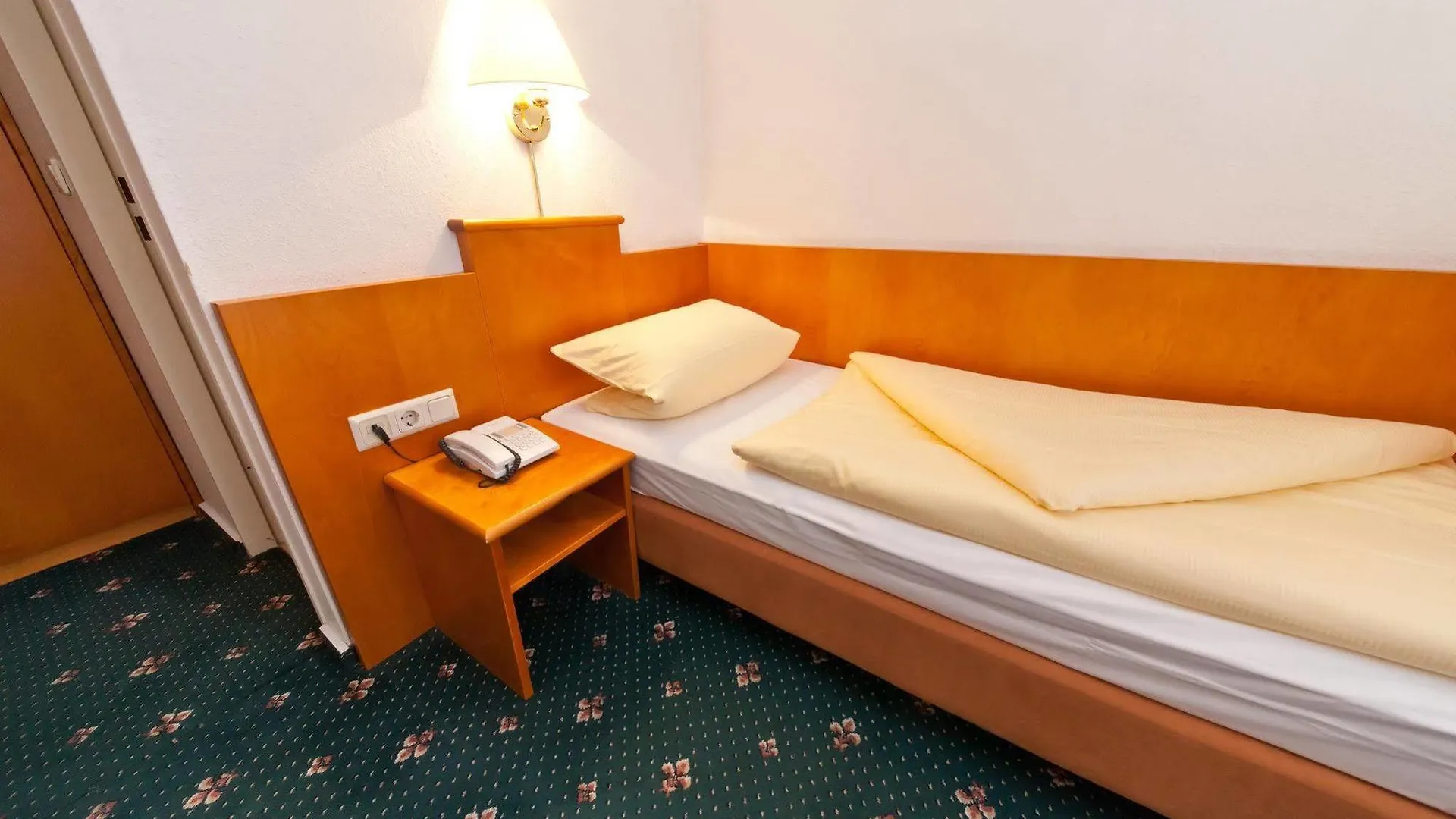 Hotel Ahl Meerkatzen Cologne 3*,