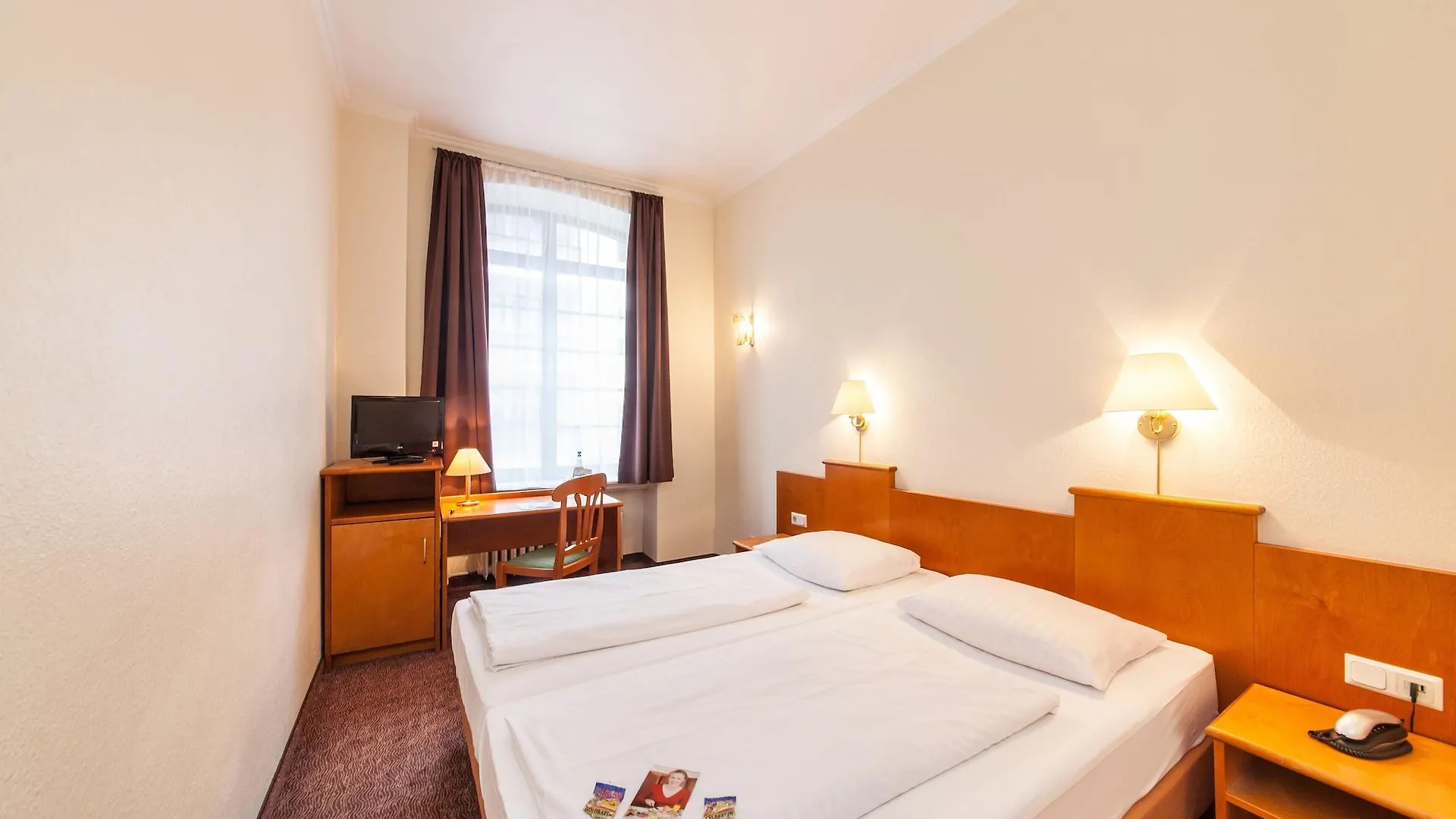 Hotel Ahl Meerkatzen Köln 3*,
