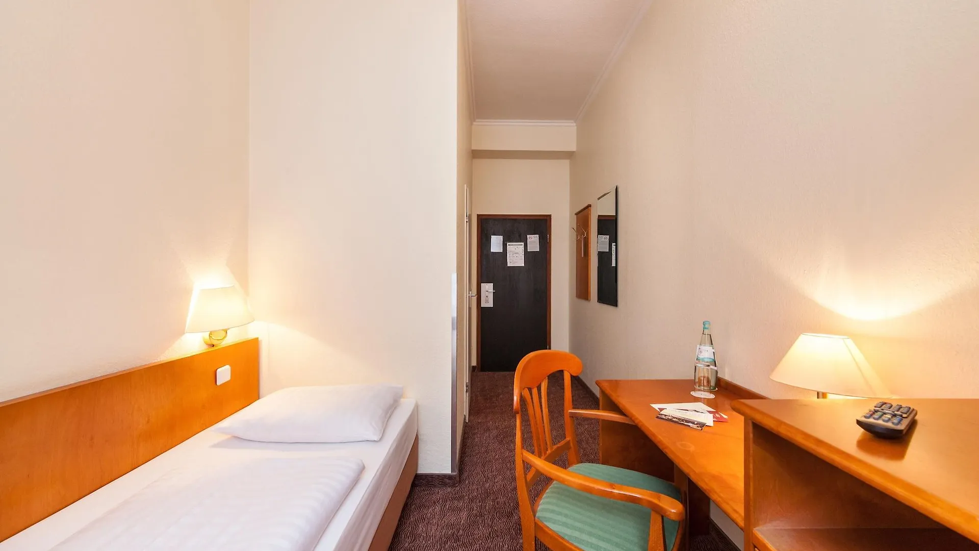 Hotel Ahl Meerkatzen Köln 3*,